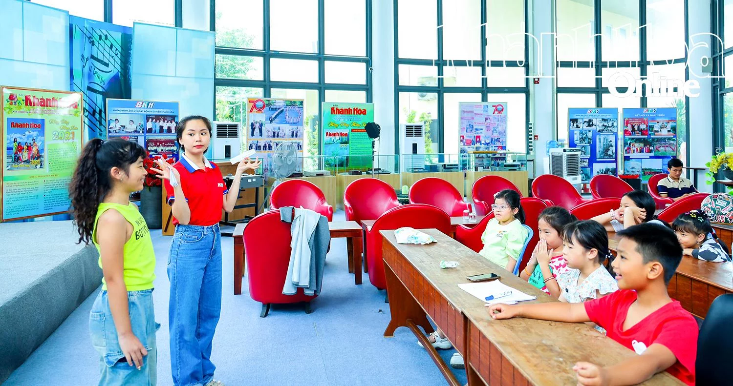 Hướng dẫn thực hành kỹ năng giới thiệu bản thân.