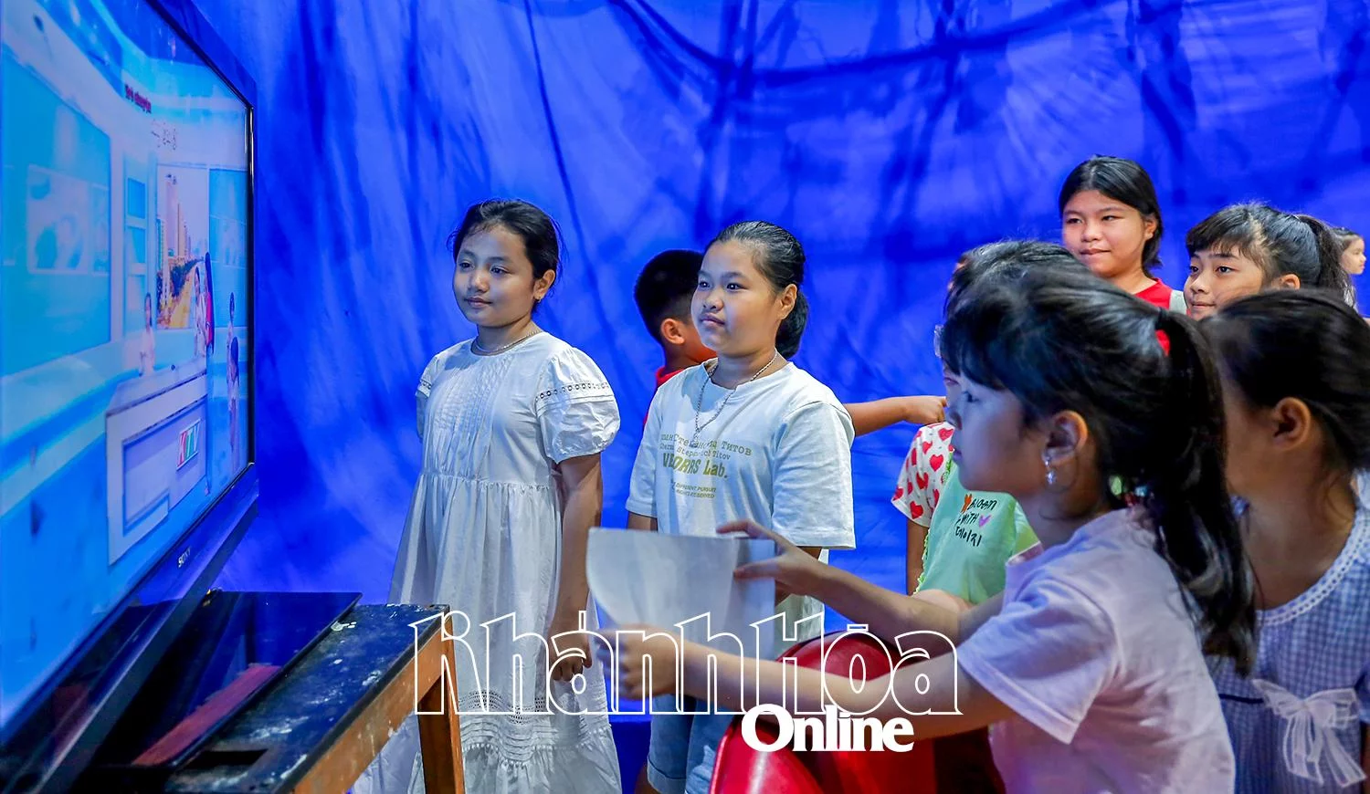 “Chúng mình cùng xem nhé!”.