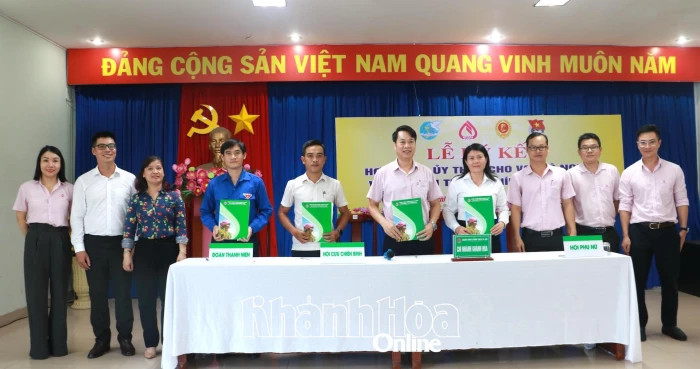 Ngân hàng Chính sách xã hội tỉnh ký kết hợp đồng ủy thác cho vay hộ nghèo và các đối tượng chính sách khác