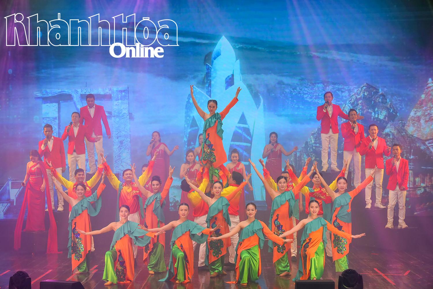 Tiết mục hát múa “Khánh Hòa vươn mình kỷ nguyên mới”.