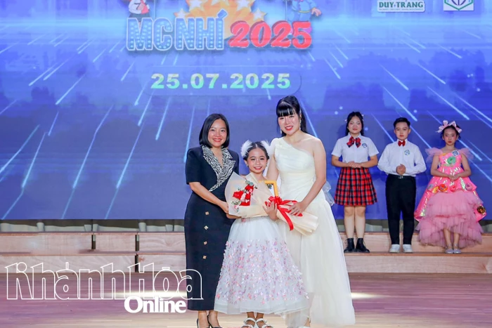 Thí sinh Trần Phương Khả Di giành Quán quân cuộc thi 