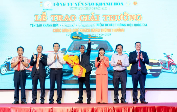 Công ty Yến sào Khánh Hòa trao thưởng ô tô Kia New Sonet cho khách hàng tại Cà Mau