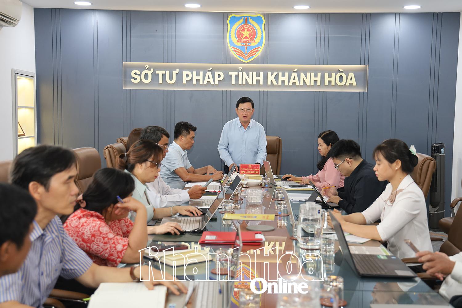 Thứ trưởng Bộ Tư pháp Mai Lương Khôi nắm tình hình triển khai các nhiệm vụ lĩnh vực tư pháp tại Khánh Hòa