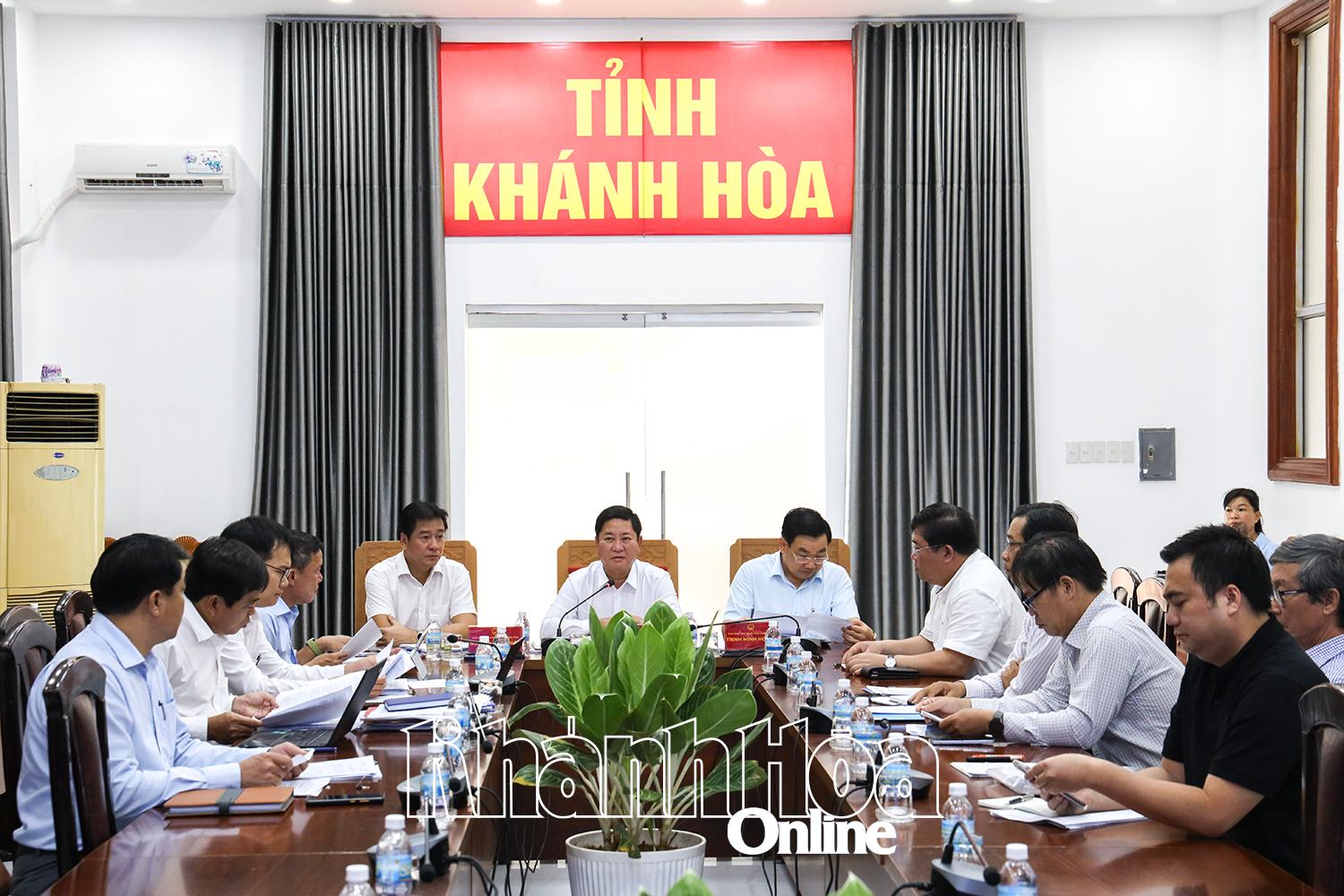 Chủ tịch UBND tỉnh Trần Quốc Nam nghe báo cáo phương án, tiến độ đầu tư một số dự án 