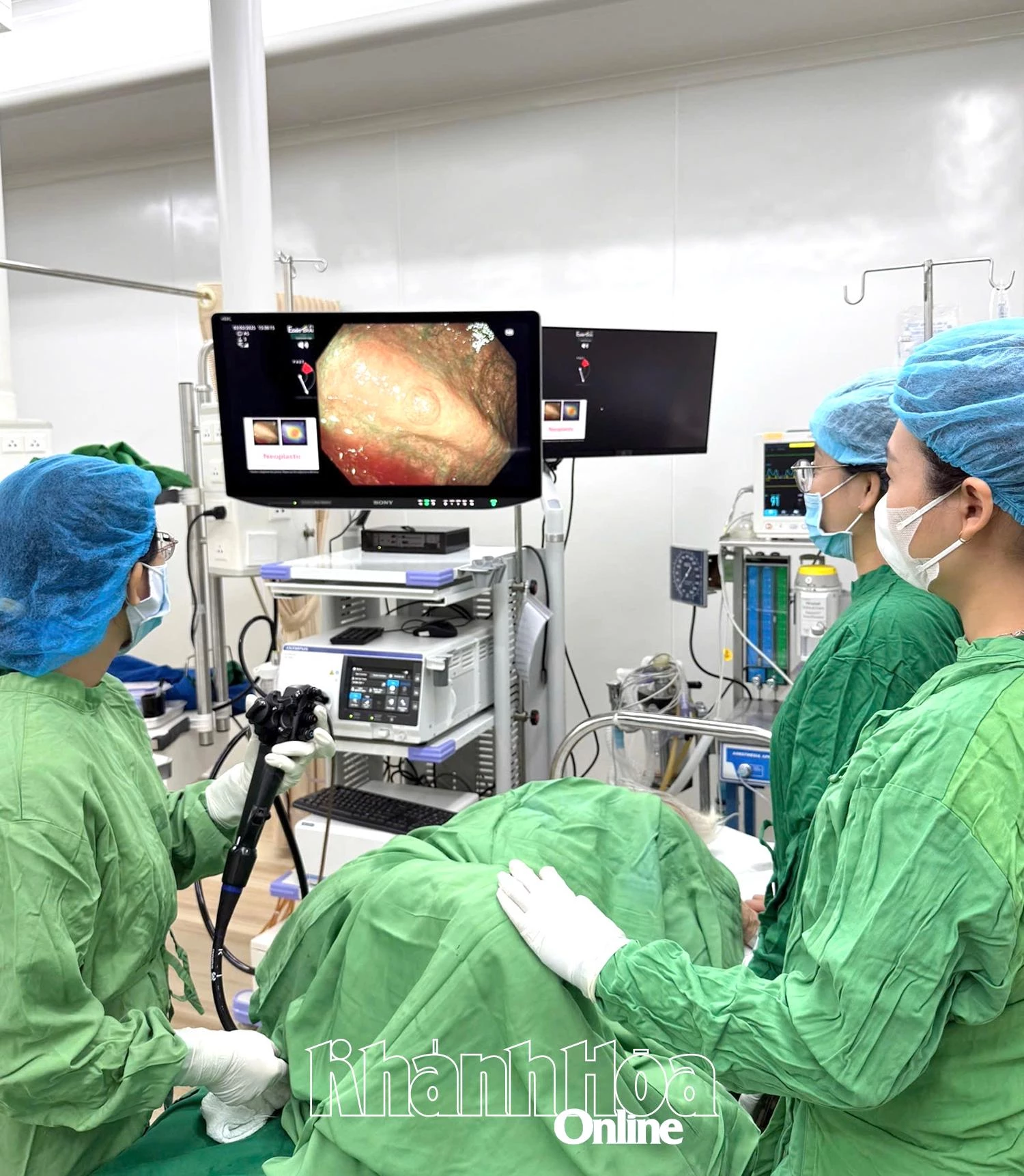 Thực hiện ca nội soi có tích hợp AI tại Bệnh viện Đa khoa tỉnh.