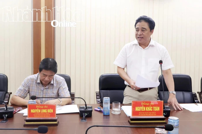 Phó Bí thư Thường trực Tỉnh ủy Nguyễn Khắc Toàn làm việc với Tiểu ban Tổ chức phục vụ Đại hội Đảng bộ tỉnh