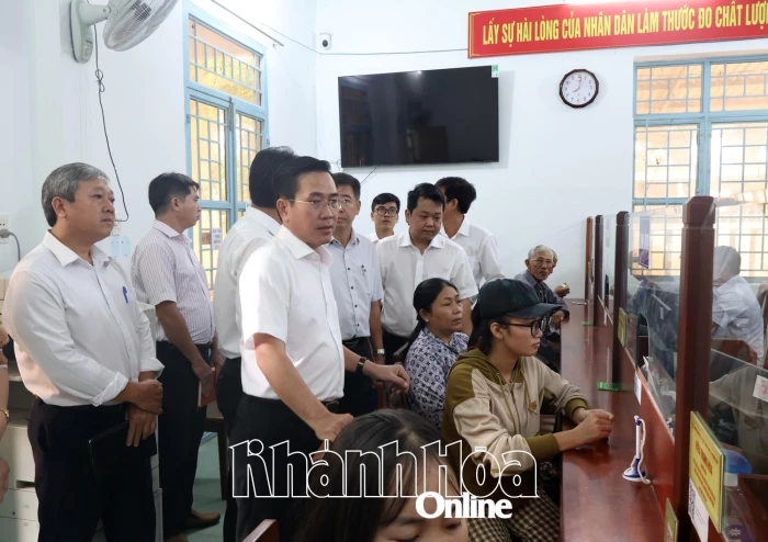 Phó Bí thư Tỉnh ủy Phạm Văn Hậu làm việc với Đảng ủy xã Phước Hậu