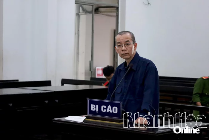 Lãnh 17 năm tù vì tham ô tài sản công ty 