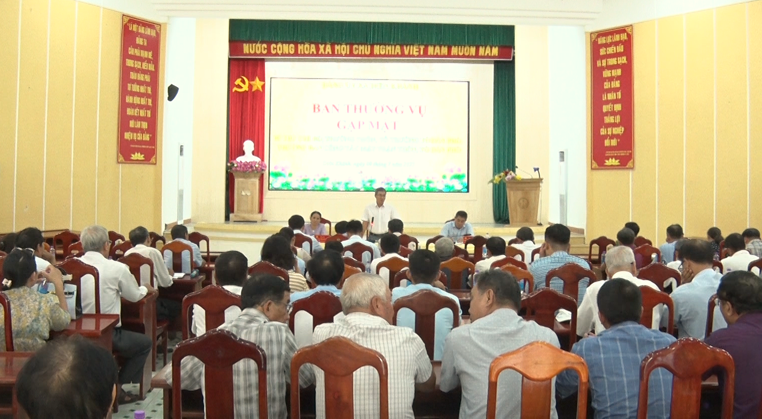 Xã Diên Khánh: Gặp mặt bí thư chi bộ, trưởng thôn, tổ dân phố, trưởng ban công tác mặt trận