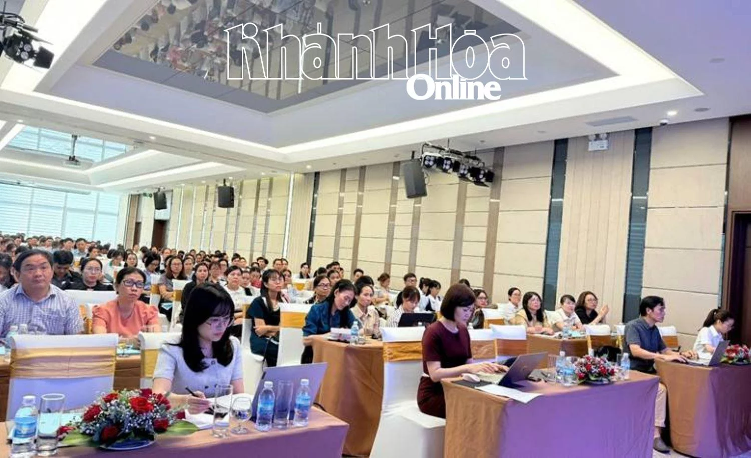 Quang cảnh hội nghị.