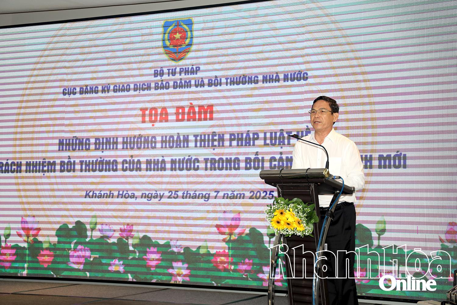 Luật sư Nguyễn Đình Thơ - Chủ nhiệm Đoàn Luật sư tỉnh Khánh Hòa phát biểu. 