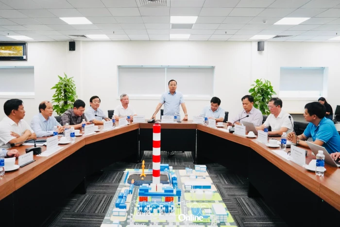 Thứ trưởng Bộ Công Thương Nguyễn Hoàng Long thăm và làm việc với Nhà máy nhiệt điện BOT Vân Phong 1 