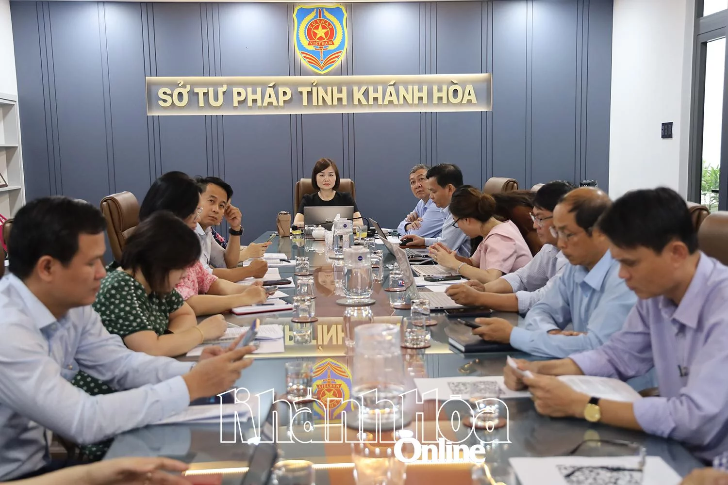 Các đại biểu tham dự hội nghị tại điểm cầu Sở Tư pháp Khánh Hòa.