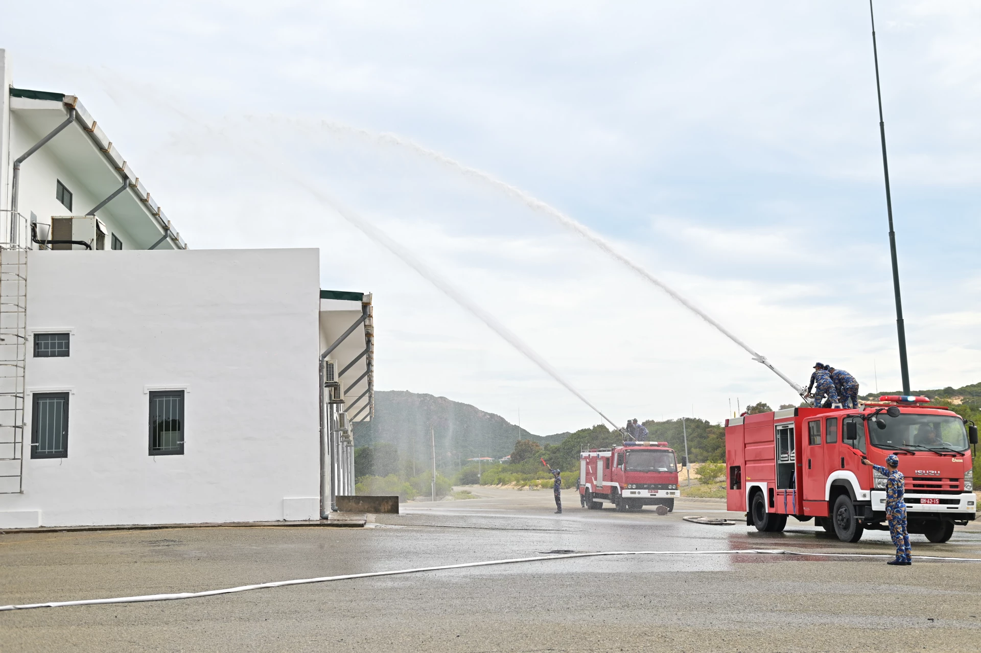 Diễn tập phương án phòng, chống cháy nổ tại Trạm 41.
