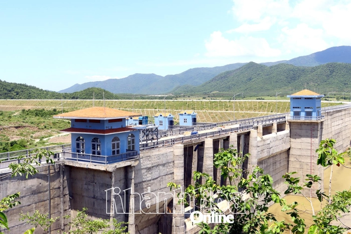 Hồ Sông Than tích nước: Kiến tạo diện mạo mới cho vùng hạn