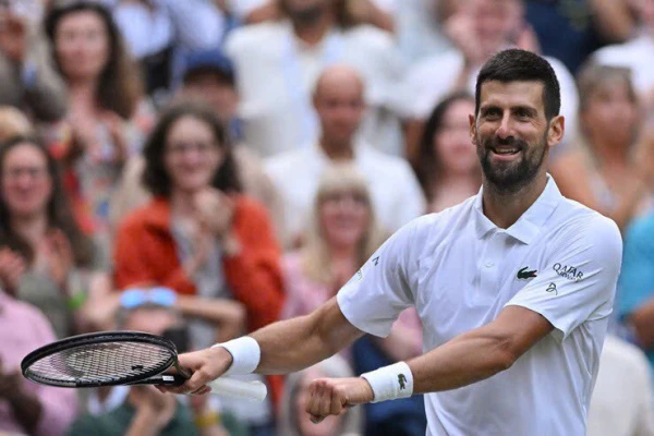Wimbledon: Djokovic thể hiện sức mạnh, đương kim vô địch Alcaraz gặp thách thức
