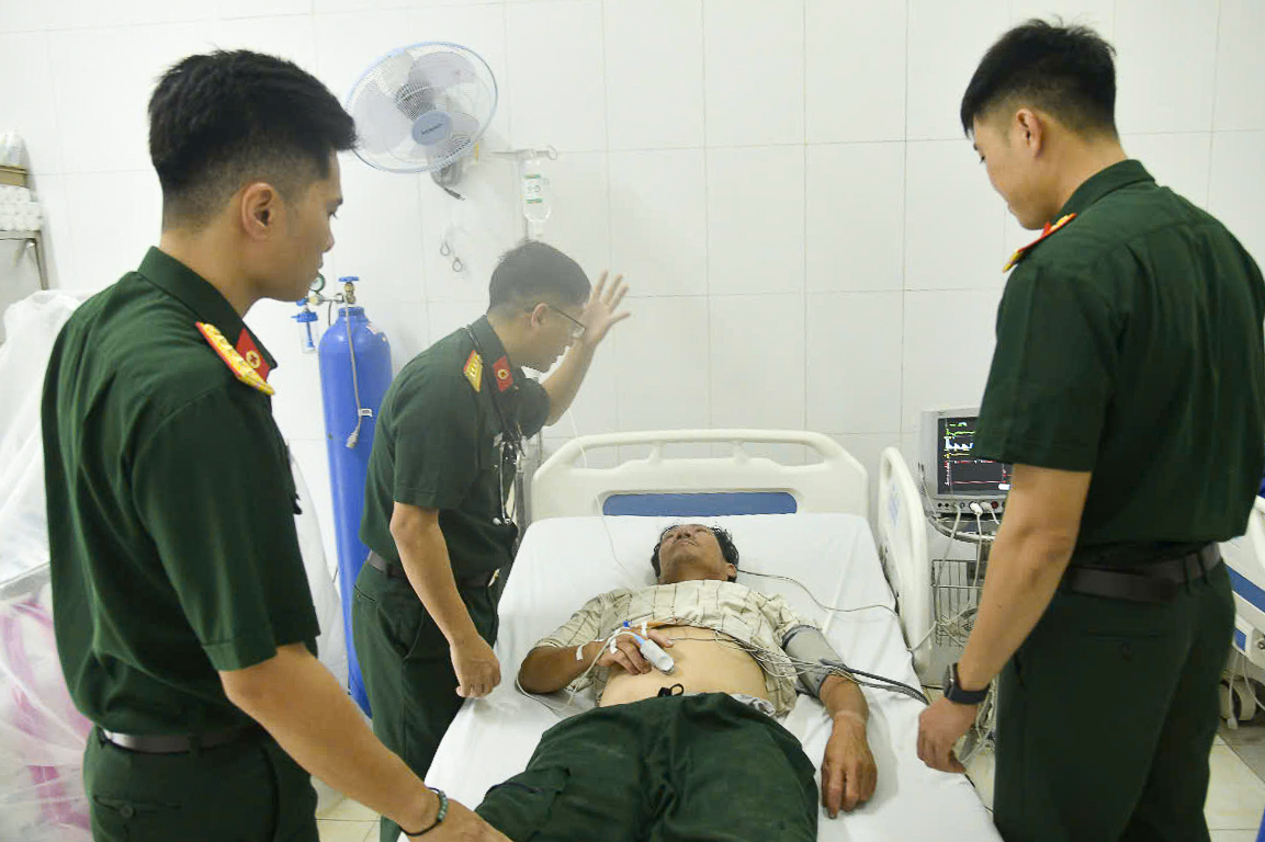 Bệnh xá đảo Nam Yết cấp cứu kịp thời ngư dân bị đột quỵ