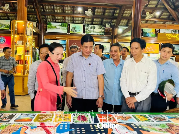 Phó Chủ tịch UBND tỉnh Nguyễn Long Biên khảo sát một số điểm du lịch