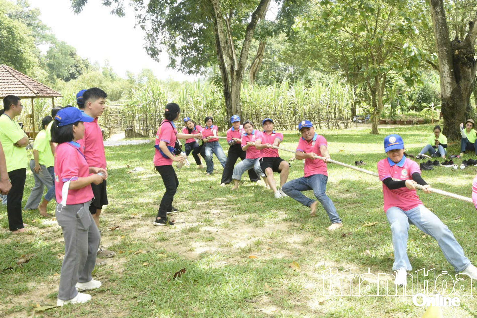 Các đơn vị thi kéo co.