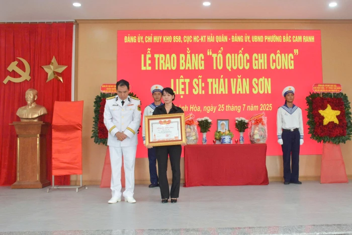 Trao bằng “Tổ quốc ghi công” cho liệt sĩ Thái Văn Sơn