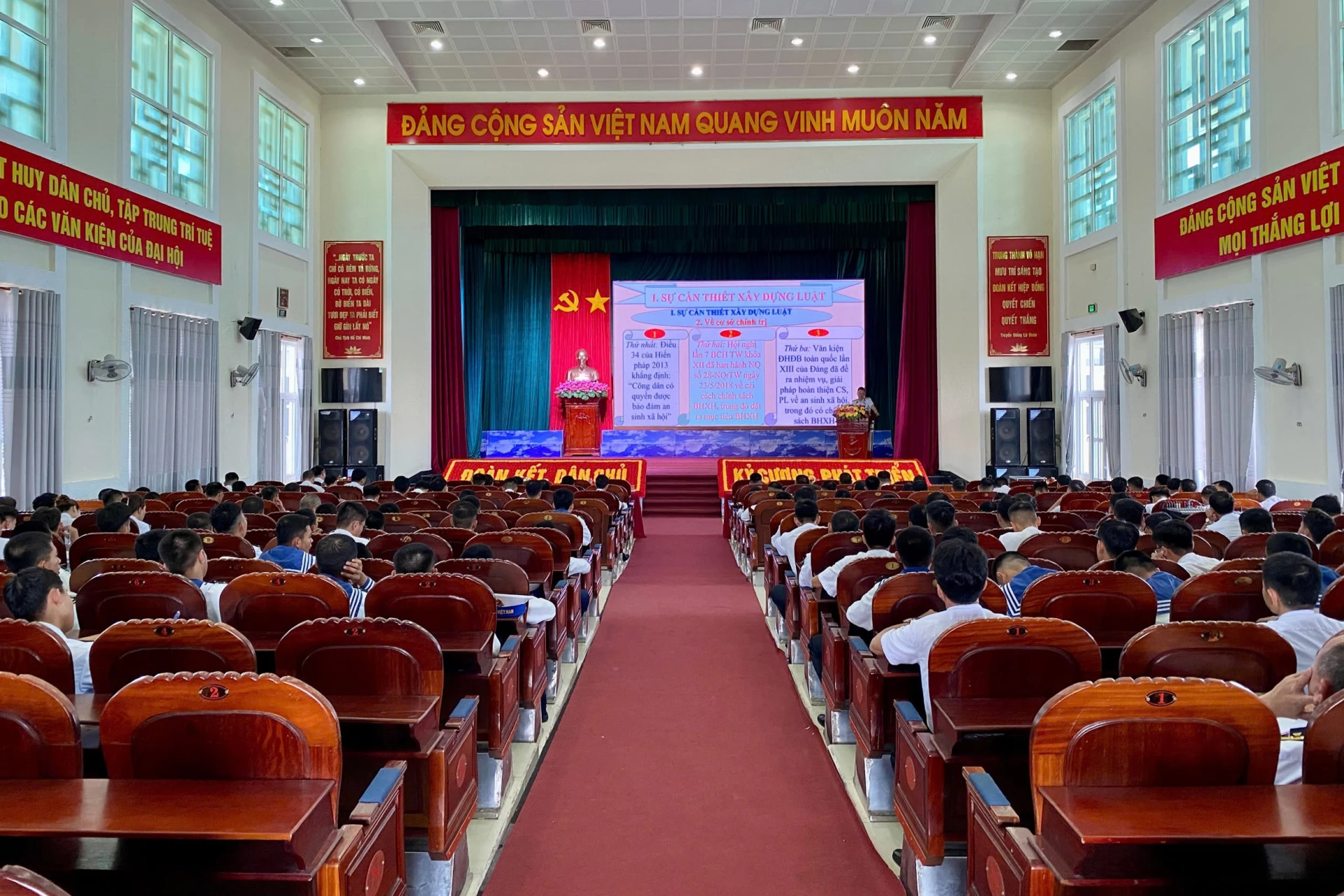 Quang cảnh hội nghị.