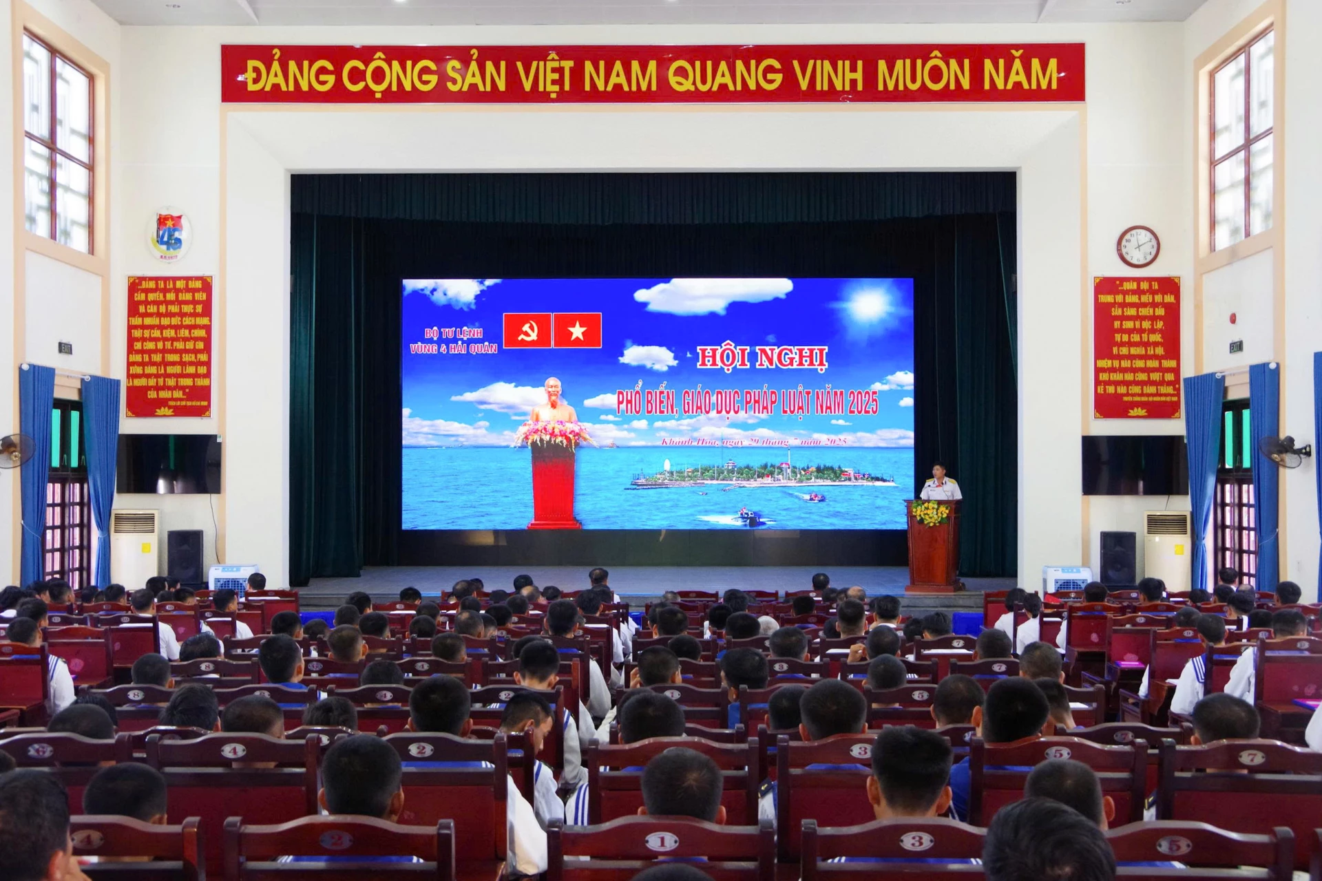 Quang cảnh hội nghị.