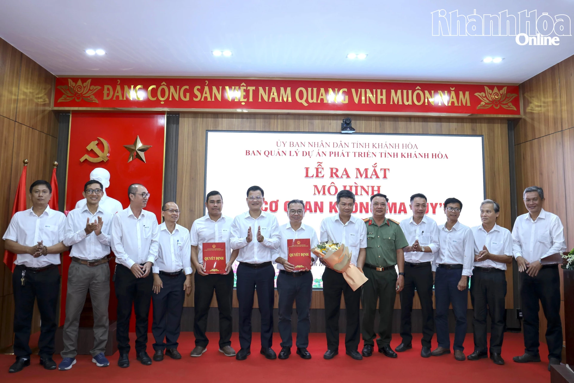 Ban Chỉ đạo mô hình Cơ quan không ma túy và Đội xung kích thực hiện mô hình của Ban Quản lý Dự án Phát triển tỉnh ra mắt.