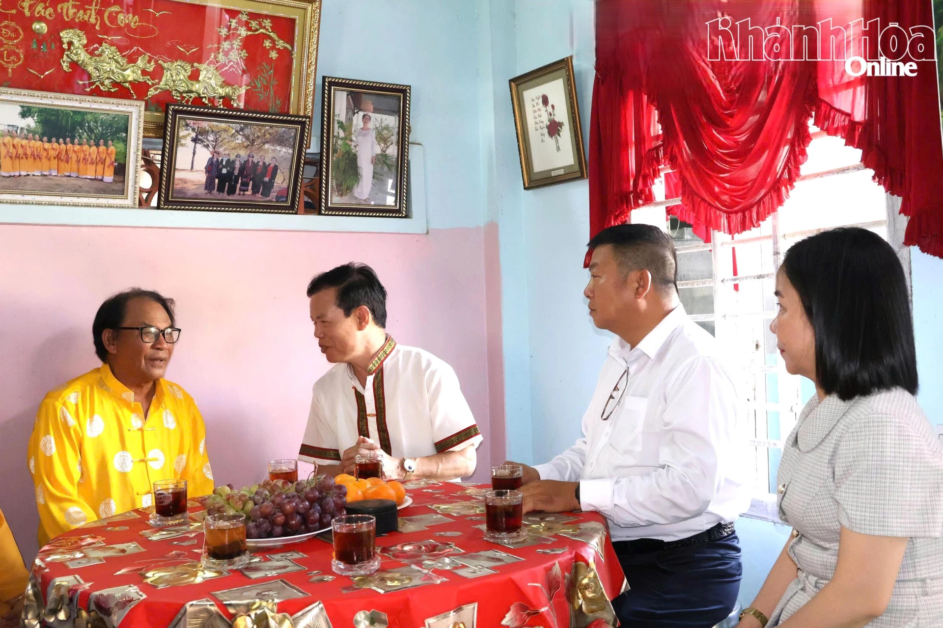 Đoàn đến thăm ông Đạo Ngọc Trọn, người có uy tín trong đồng bào Chăm tại xã Xuân Hải