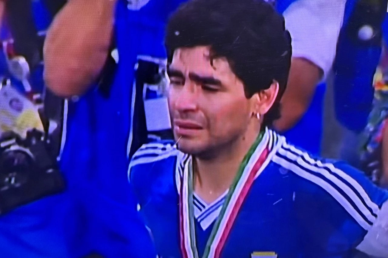 Những giọt nju7o71c mắt của Maradona sau trận sau thất bại 0-1 trước Tây Đức ở trận chung kết World cup 1990
