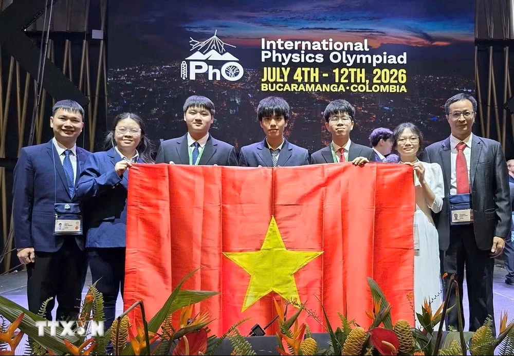 Đội tuyển quốc gia Việt Nam tham dự IPhO 2026 gồm 5 học sinh và đều đạt huy chương, với 4 Huy chương Vàng và 1 Huy chương Bạc. (Ảnh: TTXVN phát)