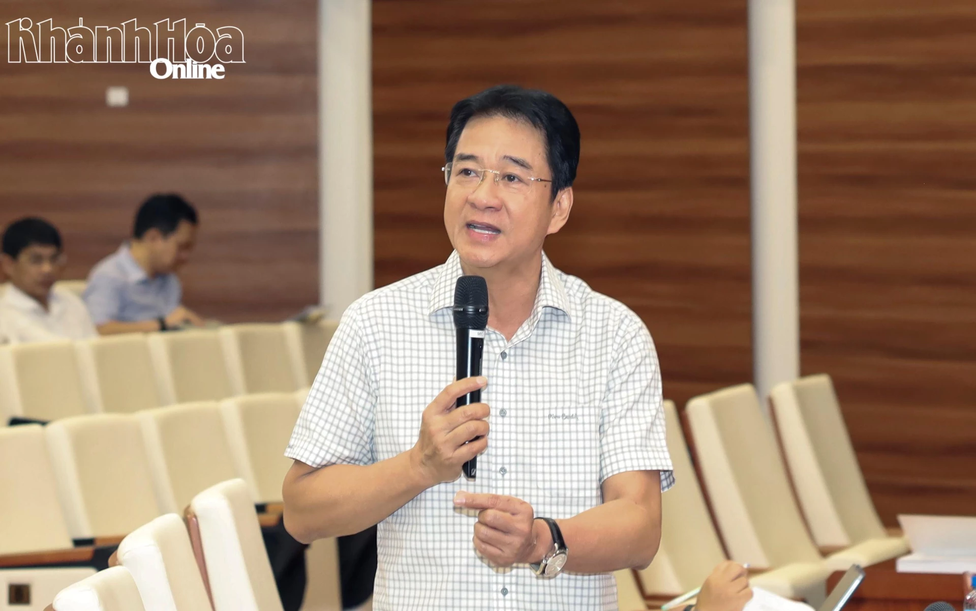 Đồng chí Nguyễn Long Biên - Ủy viên Ban Thường vụ Tỉnh ủy, Phó Chủ tịch Thường trực UBND tỉnh phát biểu ý kiến.
