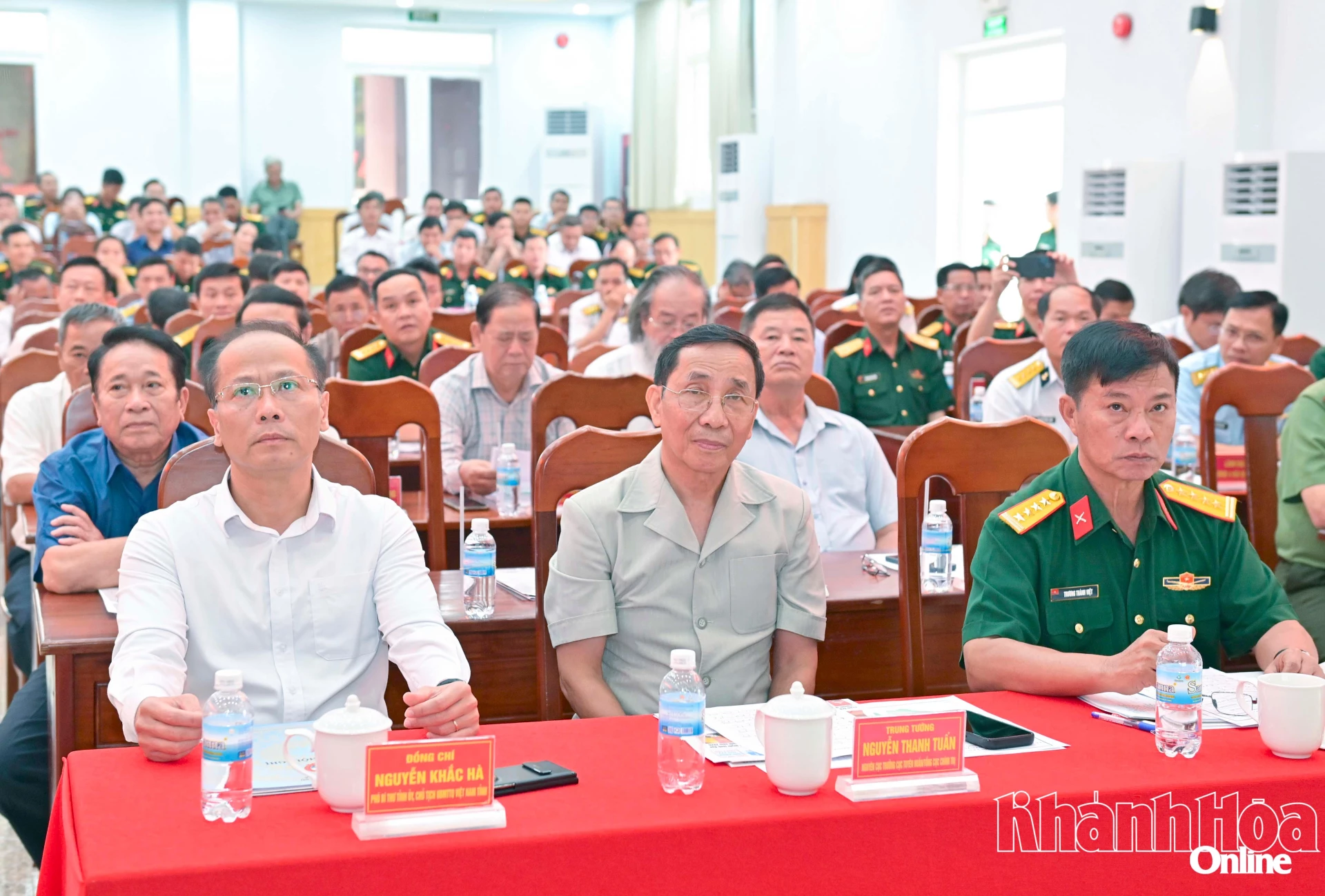 Các đại biểu dự hội nghị.