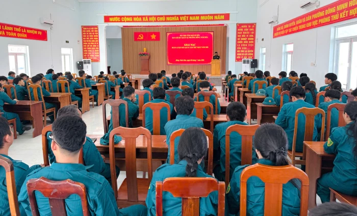 Phường Đông Ninh Hòa khai mạc huấn luyện dân quân tự vệ năm 2026