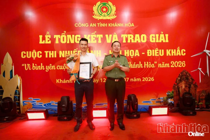 Công an Khánh Hòa tổng kết, trao giải, triển lãm ảnh “Vì bình yên cuộc sống trên quê hương Khánh Hòa”