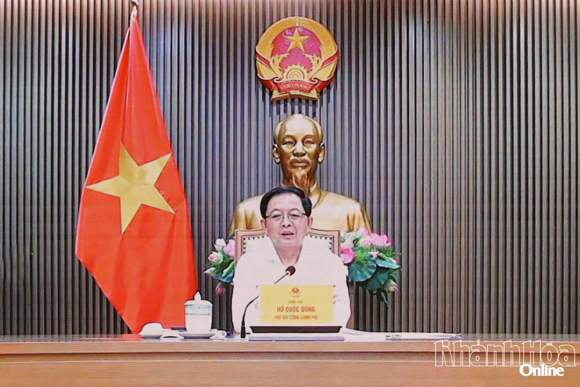 Phó Thủ tướng Chính phủ Hồ Quốc Dũng phát biểu chỉ đạo tại cuộc họp.