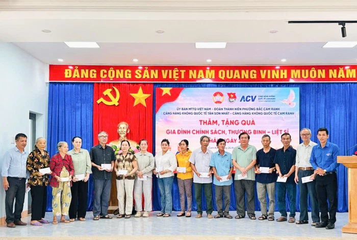 Trao 31 suất quà cho gia đình chính sách, cựu thanh niên xung phong phường Bắc Cam Ranh