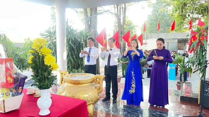 Phường Bảo An dâng hương, dâng hoa tưởng niệm các anh hùng liệt sĩ