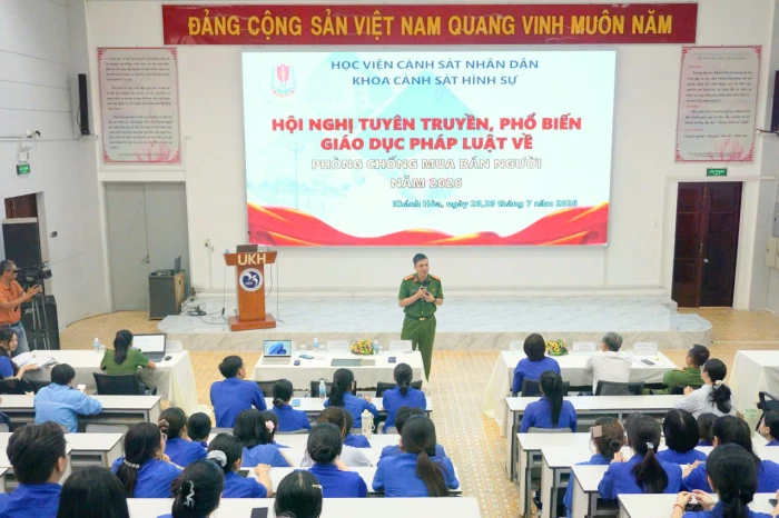 Tuyên truyền pháp luật về phòng, chống mua bán người cho hơn 300 đoàn viên, thanh niên