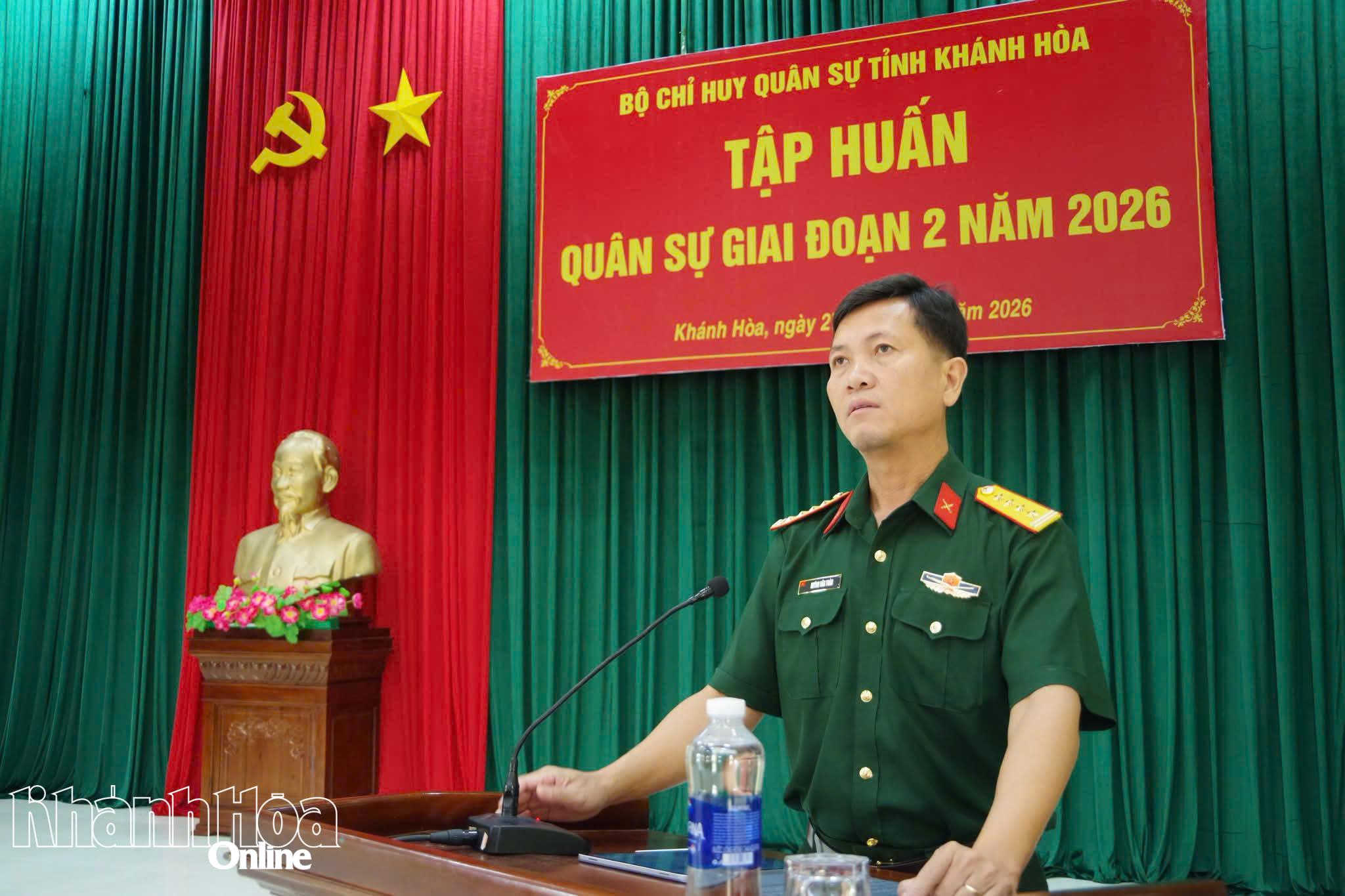 Thượng tá Huỳnh Văn Toàn phát biểu khai mạc lớp tập huấn.
