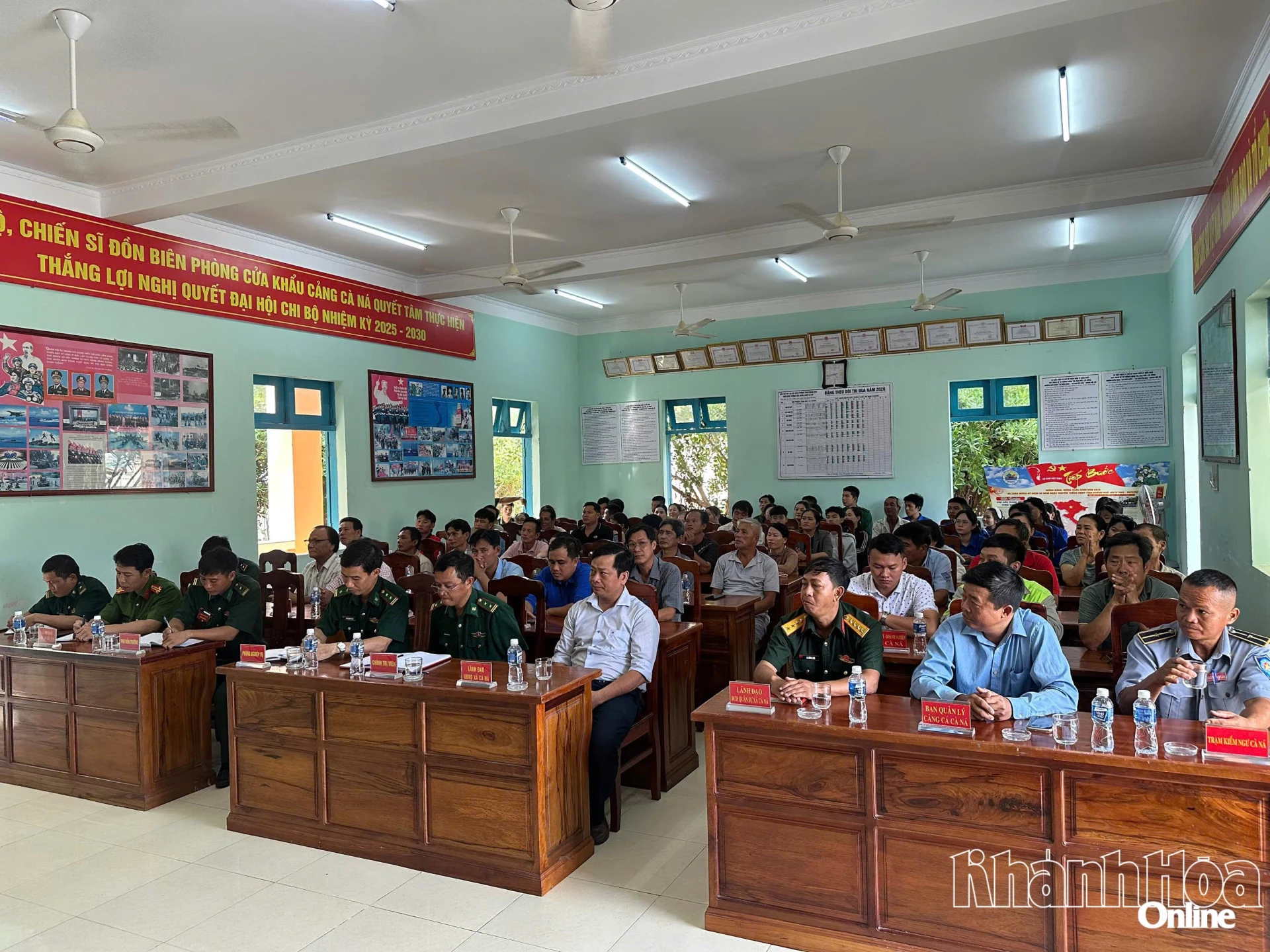 Các ddaij biểu tham dự hội nghị.