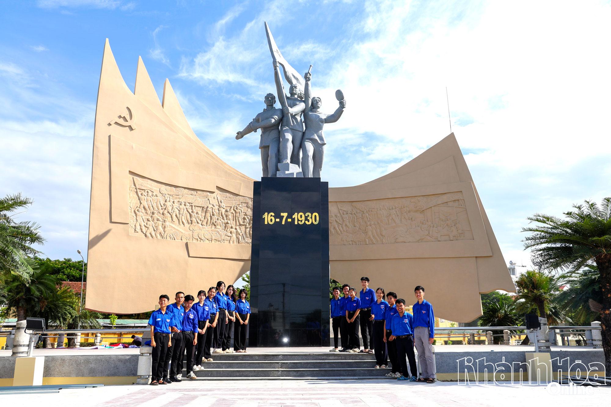 Tượng đài 16-7, phường Ninh Hòa trở thành địa chỉ đỏ giáo dục truyền thống cách mạng của quê hương.