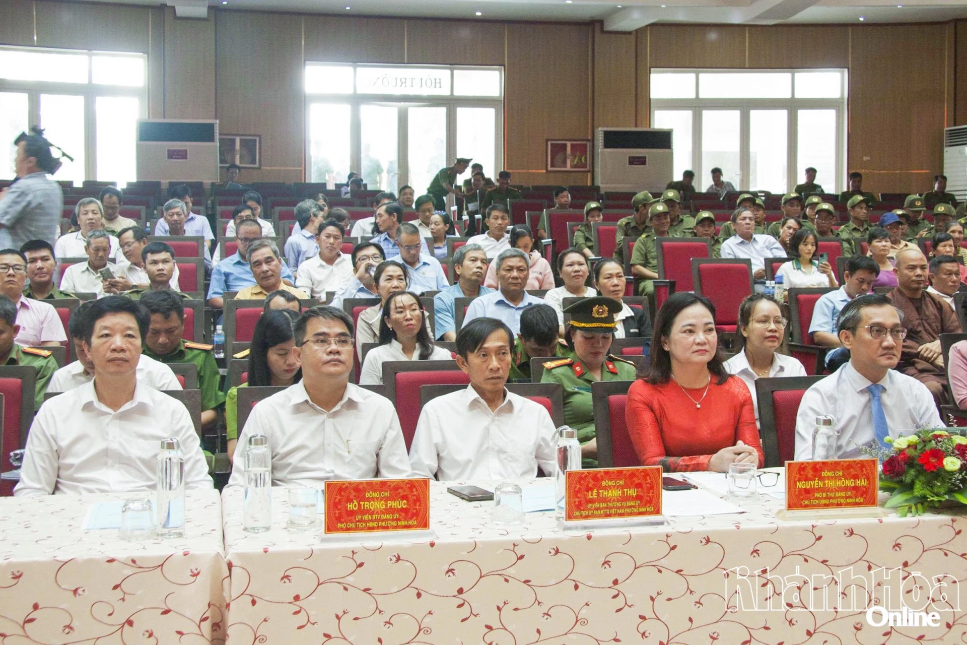 Các đại biểu tham dự ngày hội. 