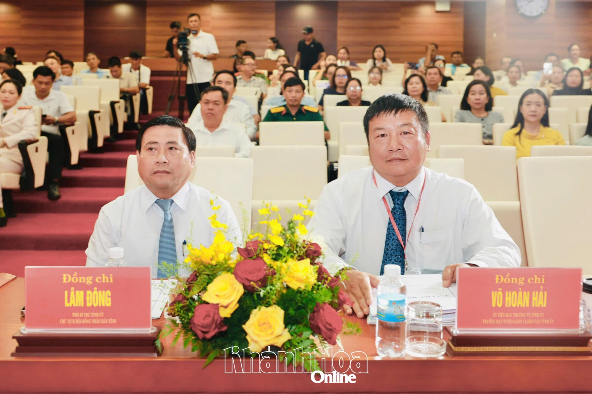 Đồng chí Lâm Đông và đồng chí Võ Hoàn Hải dự lễ khai mạc.