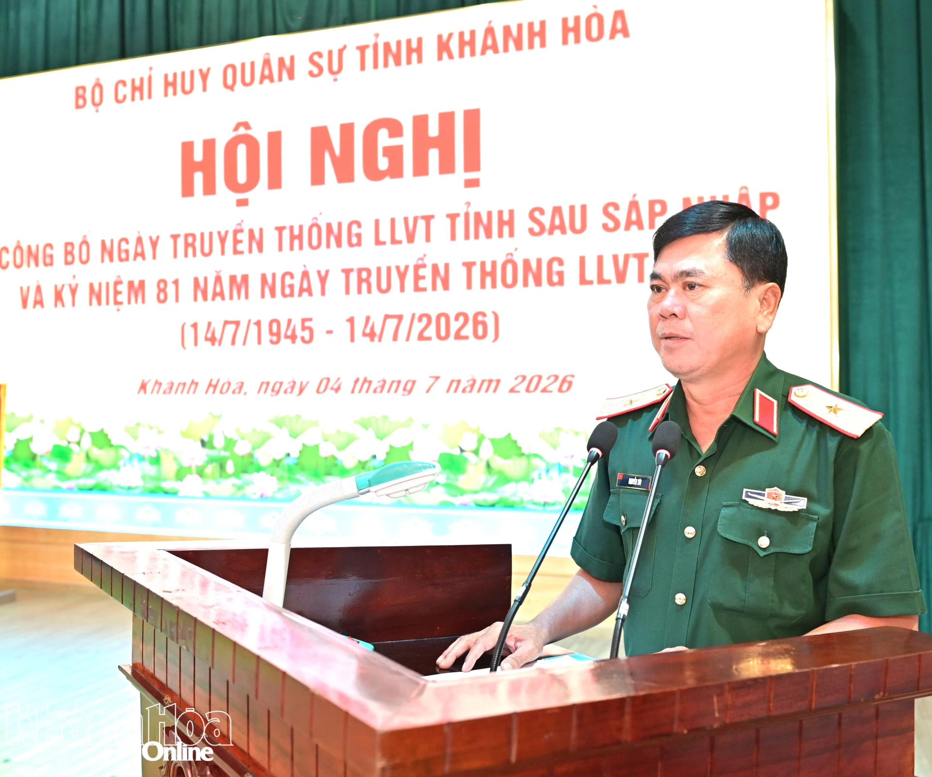 Thiếu tướng Nguyễn Túy - Ủy viên Ban Thường vụ Tỉnh ủy, Chỉ huy trưởng Bộ Chỉ huy Quân sự tỉnh phát biểu tại hội nghị.
