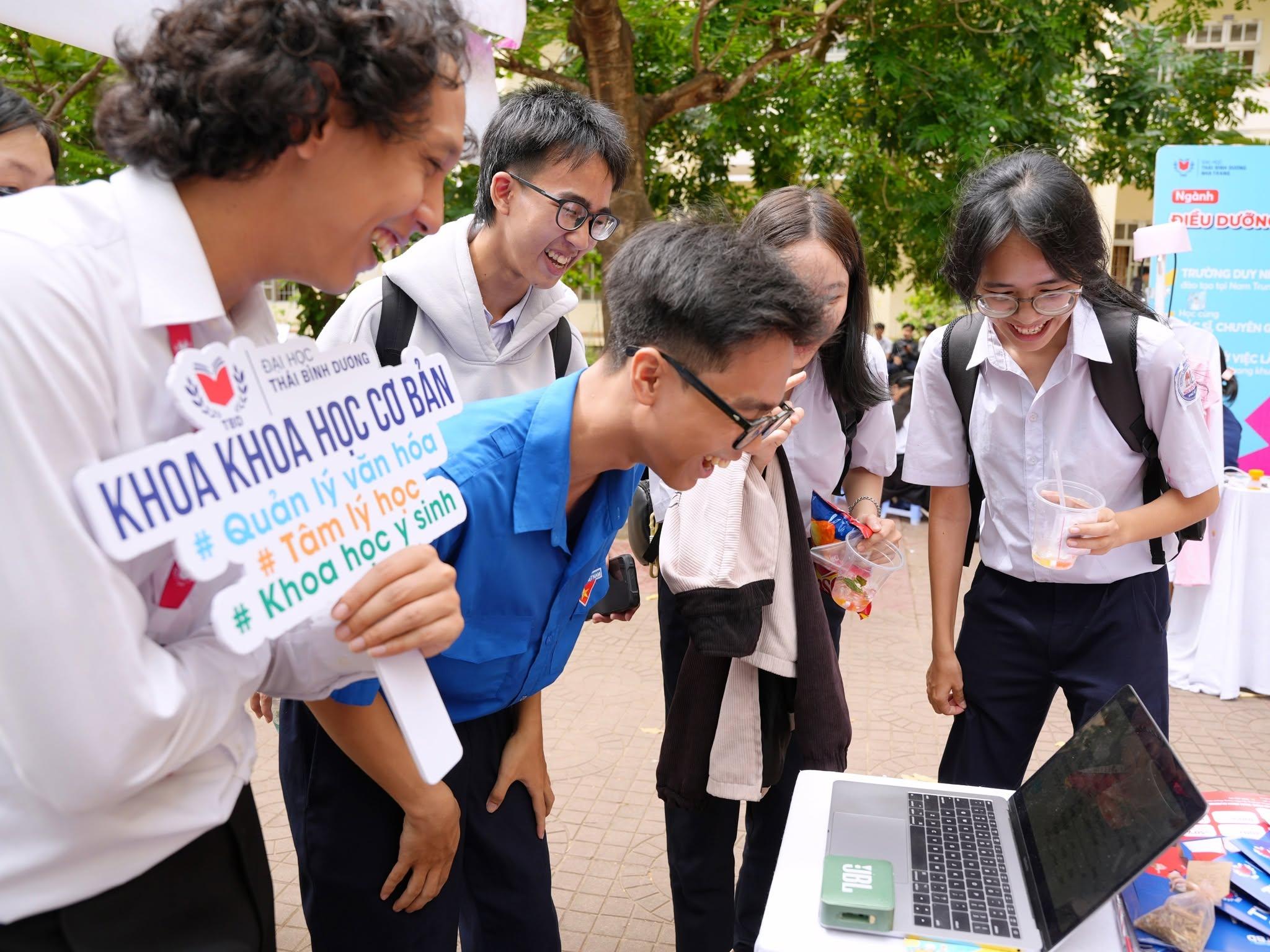 Một hoạt động tại chương trình tư vấn tuyển sinh của Trường Đại học Thái Bình Dương