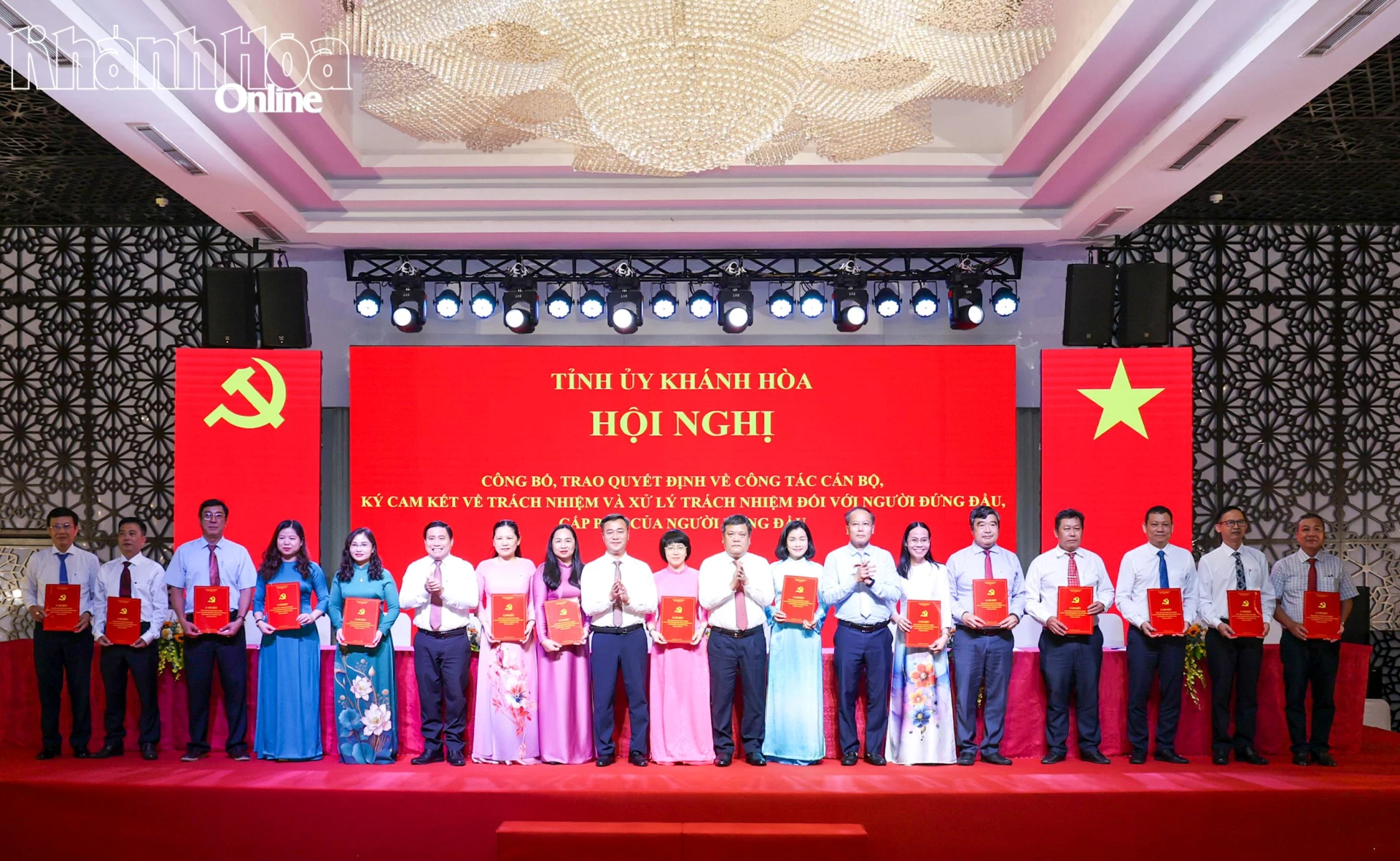Thường trực Tỉnh ủy chúc mừng lãnh đạo các cơ quan tham mưu, giúp việc, đơn vị sự nghiệp thuộc Tỉnh ủy.
