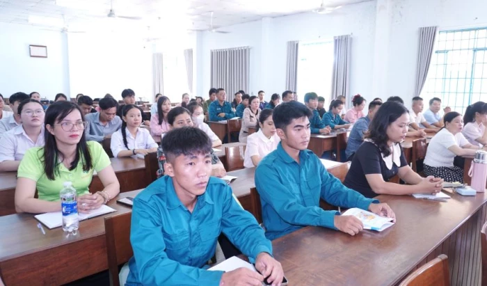 Bồi dưỡng nhận thức về Đảng cho 74 quần chúng ưu tú khu vực Vạn Ninh
