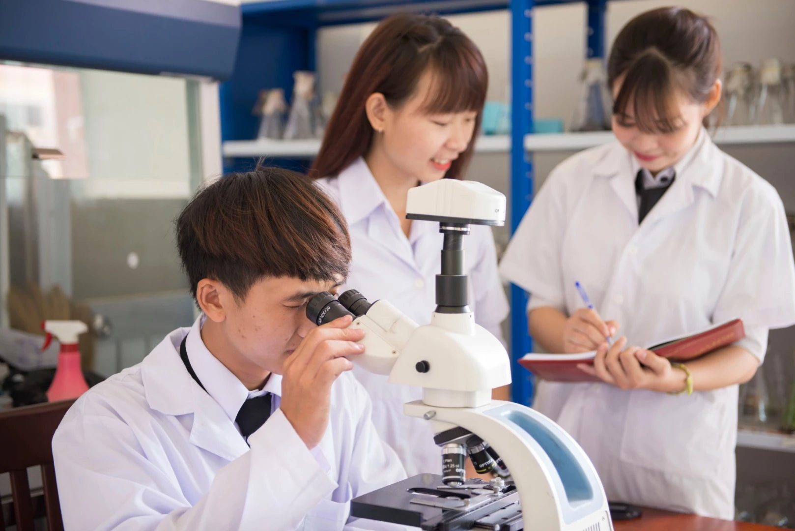 Trong bất kỳ nền khoa học nghiêm túc nào, nhà nghiên cứu phải tuân thủ các chuẩn mực tối thiểu: Trung thực với tư liệu, tôn trọng chứng cứ, công khai nguồn dẫn... _Ảnh: Tư liệu

