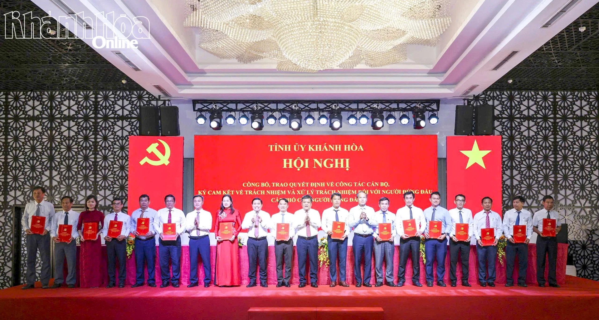 Thường trực Tỉnh uỷ chúc mừng lãnh đạo sở, ban, ngành ký kết trách nhiệm