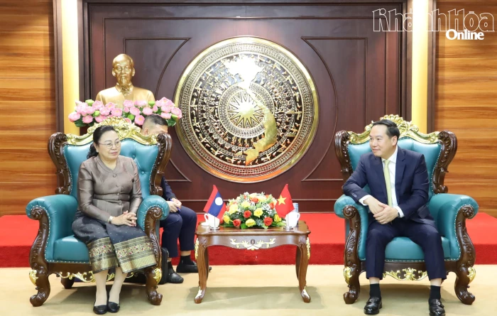 Phó Bí thư Thường trực Tỉnh ủy Hồ Xuân Trường tiếp Đại sứ Cộng hòa Dân chủ Nhân dân Lào tại Việt Nam